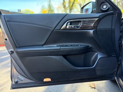 2017 Honda Accord EX-L w/Navigation and Honda Sensing