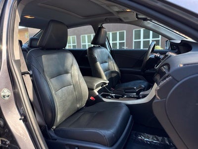 2017 Honda Accord EX-L w/Navigation and Honda Sensing