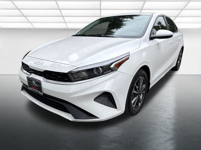 2023 Kia Forte LXS AT's photo