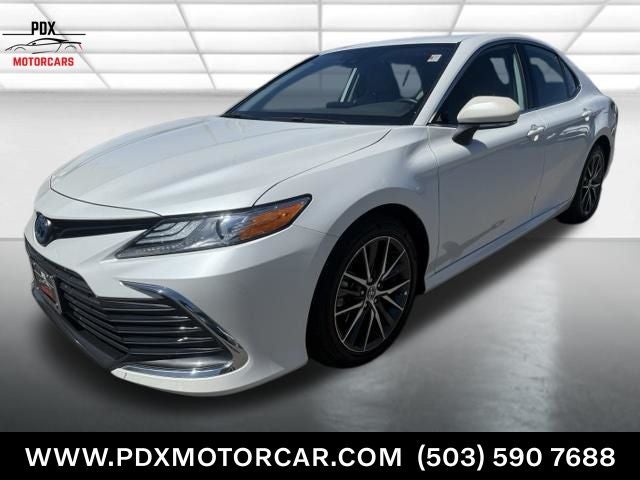 2022 Toyota Camry Hybrid XLE