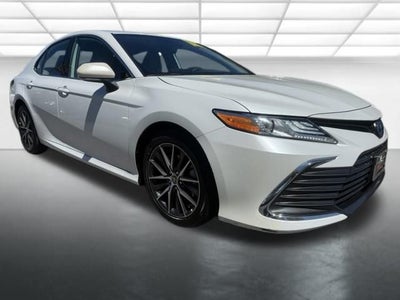 2022 Toyota Camry Hybrid XLE