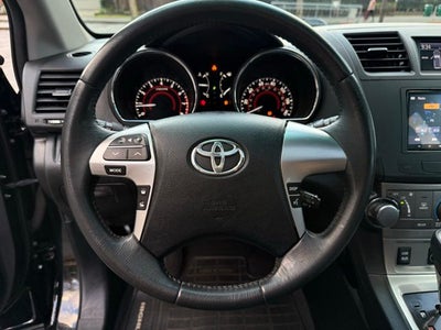 2012 Toyota Highlander SE