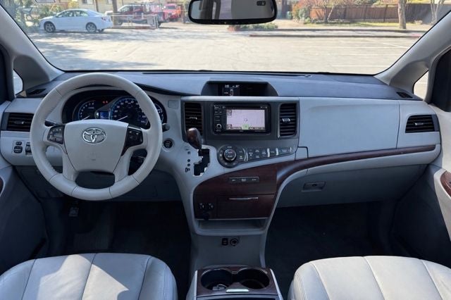 2014 Toyota Sienna XLE 7 Passenger