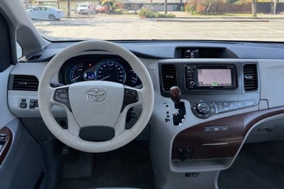 2014 Toyota Sienna XLE 7 Passenger