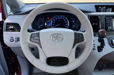 2014 Toyota Sienna XLE 7 Passenger