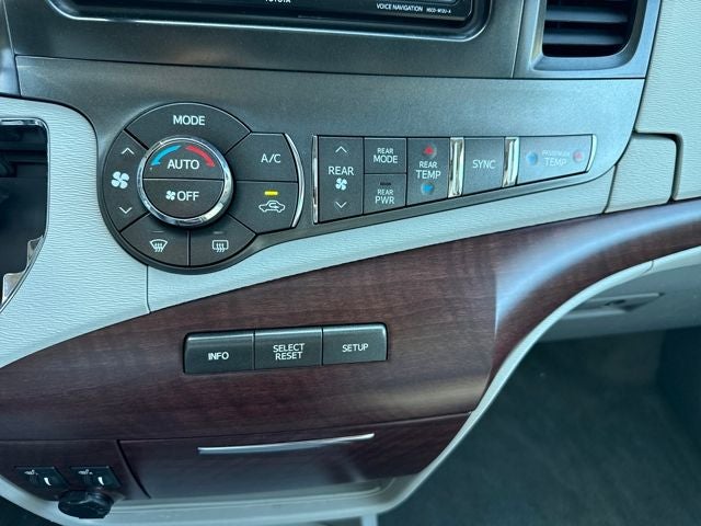 2014 Toyota Sienna XLE 7 Passenger