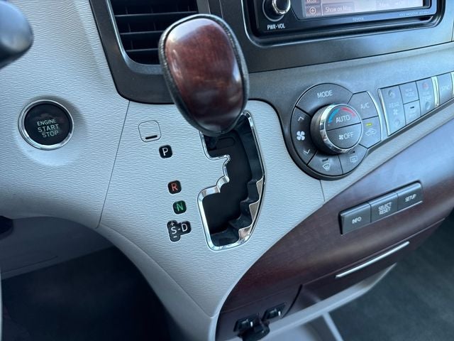 2014 Toyota Sienna XLE 7 Passenger