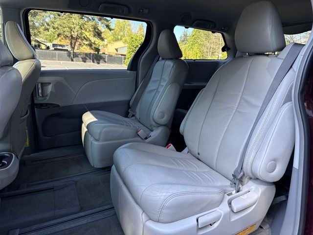 2014 Toyota Sienna XLE 7 Passenger