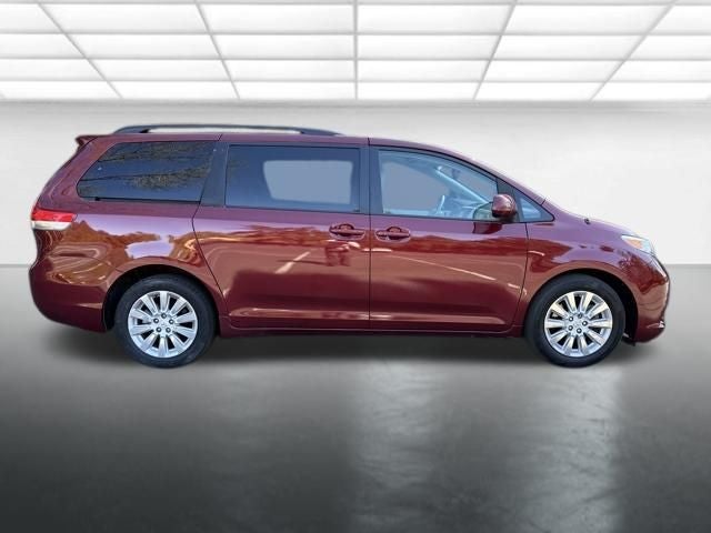 2014 Toyota Sienna XLE 7 Passenger