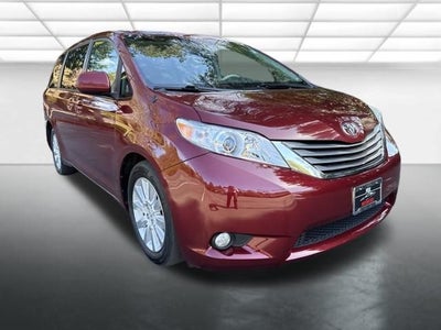 2014 Toyota Sienna XLE 7 Passenger