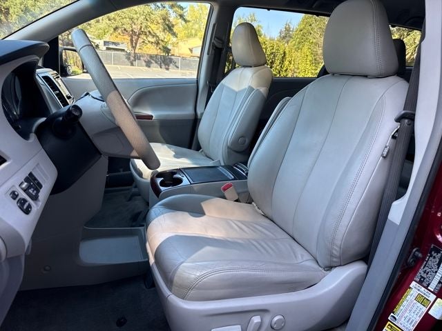 2014 Toyota Sienna XLE 7 Passenger