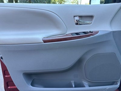 2014 Toyota Sienna XLE 7 Passenger