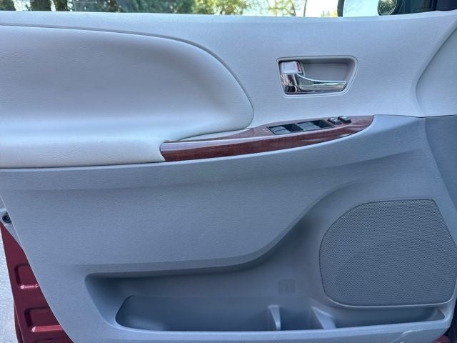 2014 Toyota Sienna XLE 7 Passenger