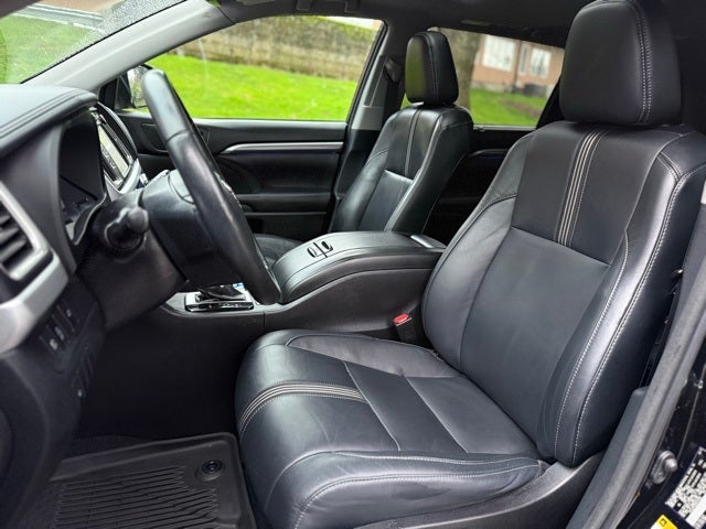 2017 Toyota Highlander SE