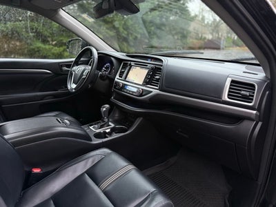 2017 Toyota Highlander SE