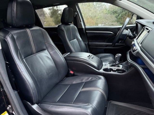 2017 Toyota Highlander SE