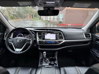 2017 Toyota Highlander SE