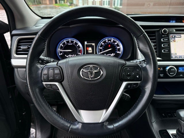 2017 Toyota Highlander SE