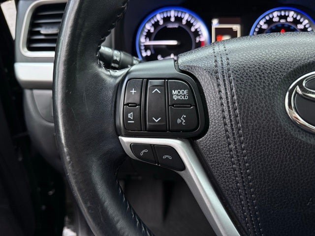 2017 Toyota Highlander SE