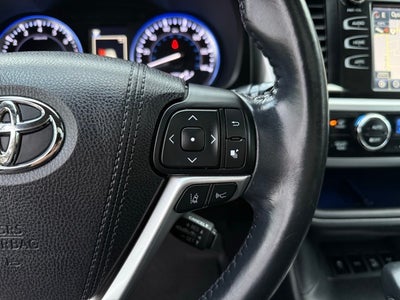 2017 Toyota Highlander SE