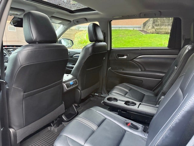 2017 Toyota Highlander SE