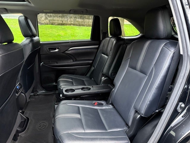 2017 Toyota Highlander SE