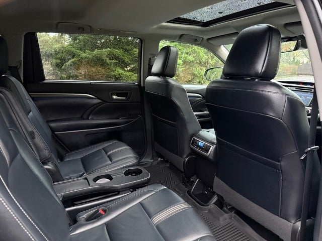 2017 Toyota Highlander SE