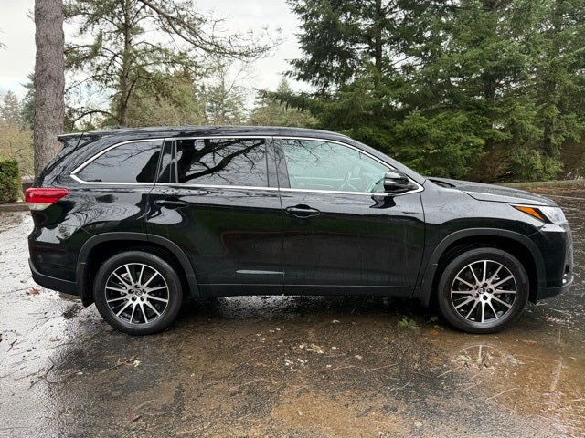2017 Toyota Highlander SE