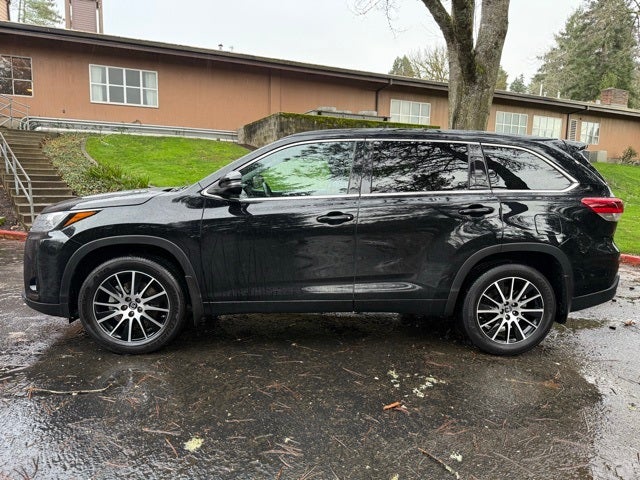 2017 Toyota Highlander SE
