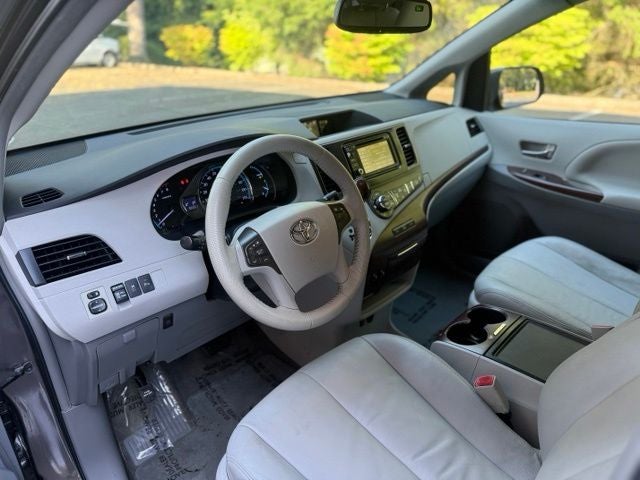2012 Toyota Sienna XLE 8 Passenger
