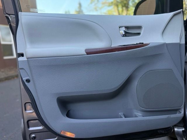 2012 Toyota Sienna XLE 8 Passenger