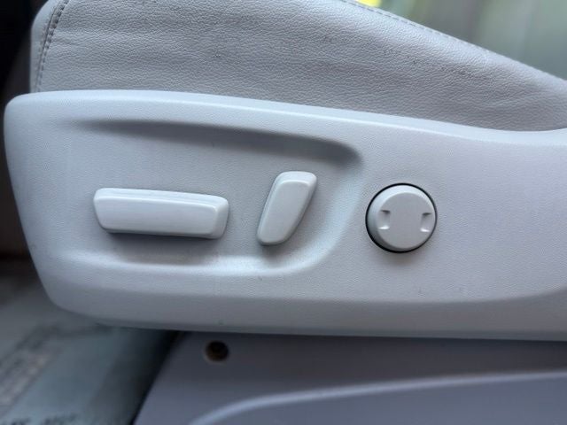 2012 Toyota Sienna XLE 8 Passenger