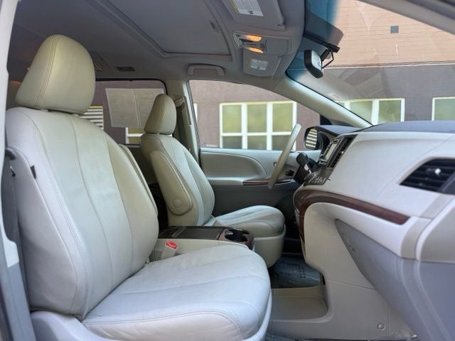 2012 Toyota Sienna XLE 8 Passenger