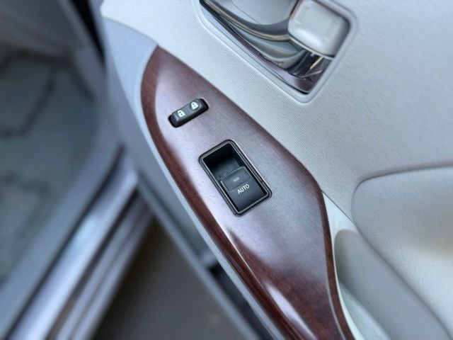 2012 Toyota Sienna XLE 8 Passenger