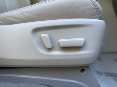 2012 Toyota Sienna XLE 8 Passenger