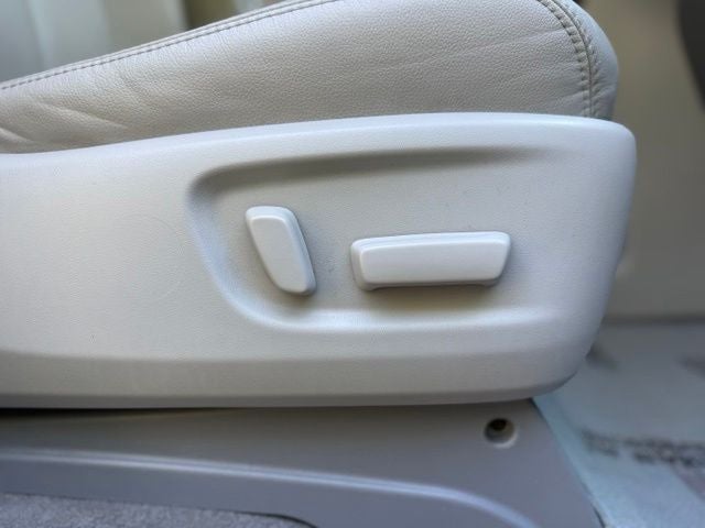 2012 Toyota Sienna XLE 8 Passenger