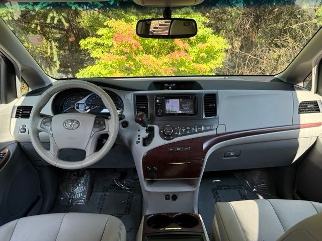 2012 Toyota Sienna XLE 8 Passenger