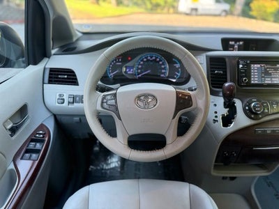 2012 Toyota Sienna XLE 8 Passenger