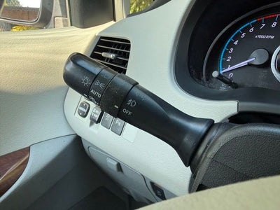 2012 Toyota Sienna XLE 8 Passenger