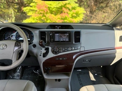 2012 Toyota Sienna XLE 8 Passenger