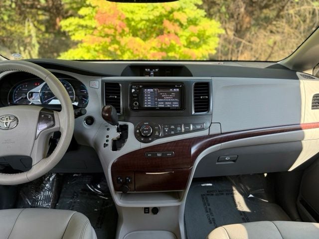 2012 Toyota Sienna XLE 8 Passenger