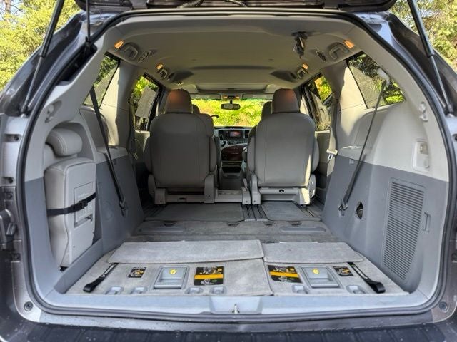 2012 Toyota Sienna XLE 8 Passenger