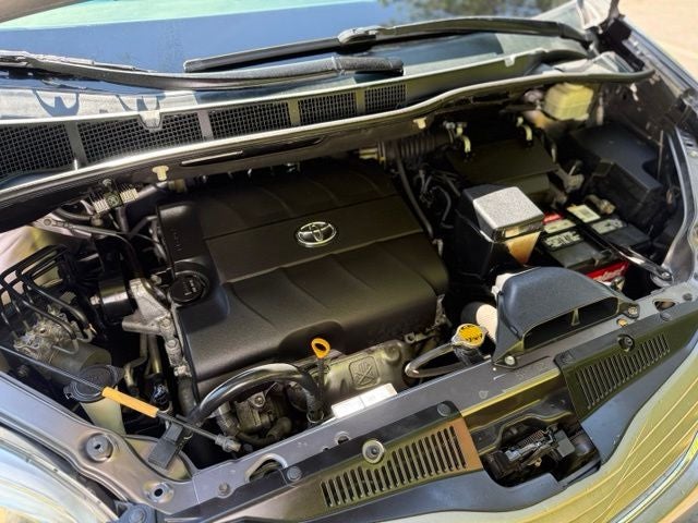 2012 Toyota Sienna XLE 8 Passenger