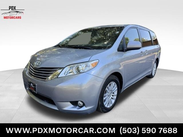 2015 Toyota Sienna XLE 8 Passenger