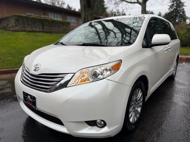 2016 Toyota Sienna XLE 7 Passenger