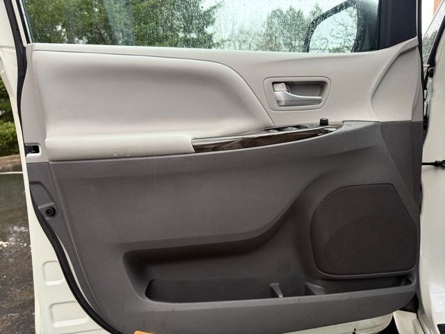 2016 Toyota Sienna XLE 7 Passenger