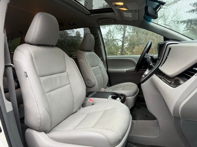 2016 Toyota Sienna XLE 7 Passenger