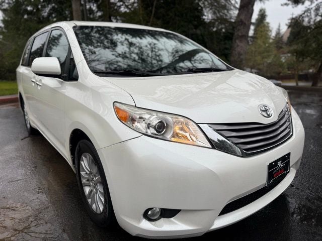 2016 Toyota Sienna XLE 7 Passenger