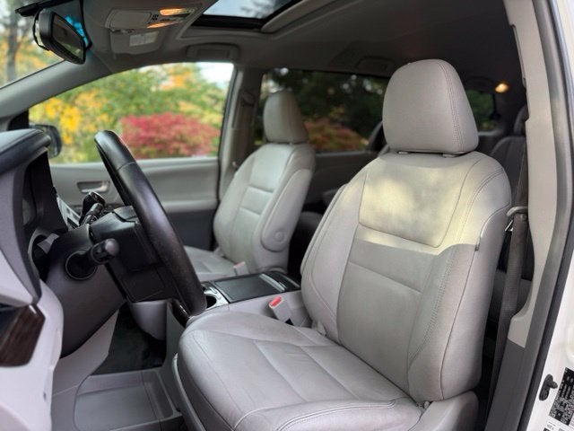 2015 Toyota Sienna XLE 8 Passenger