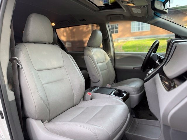 2015 Toyota Sienna XLE 8 Passenger